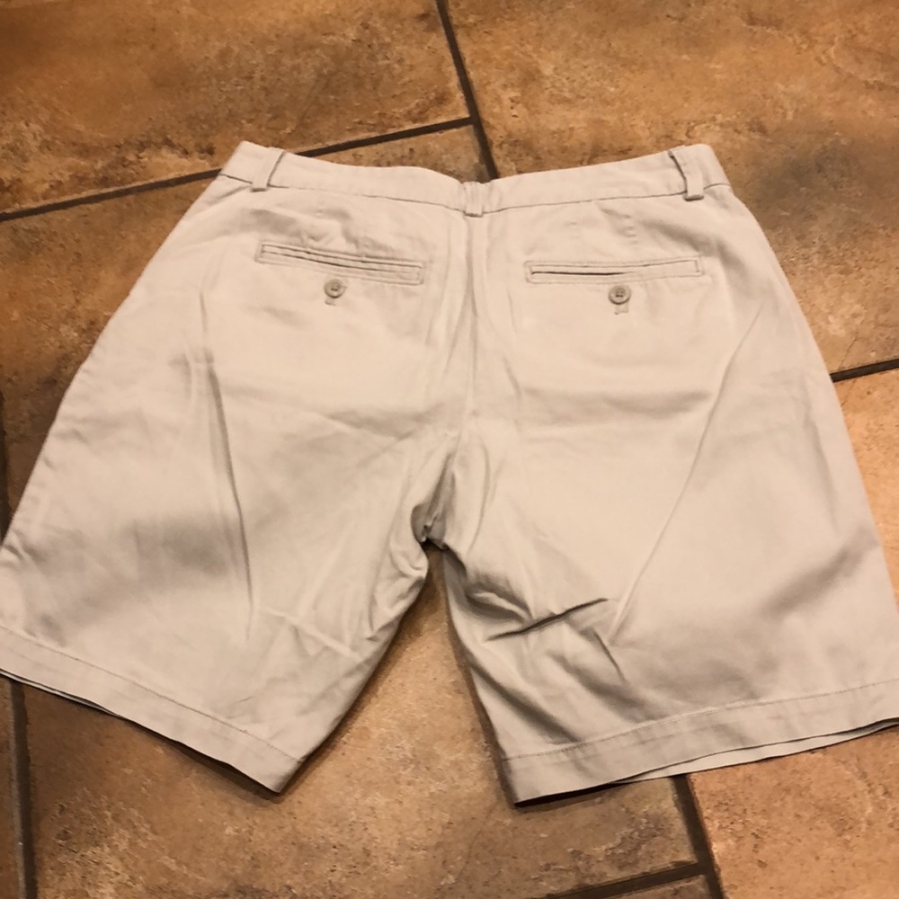 Tan shorts , curvy - Picture 2 of 3